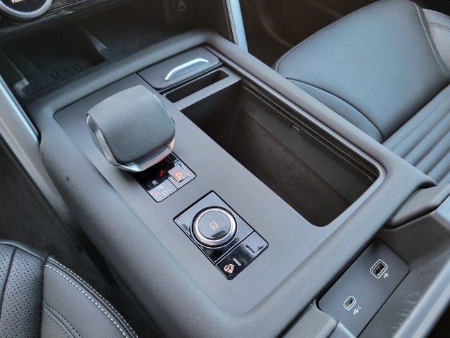 2024 Land Rover Discovery SE photo 29