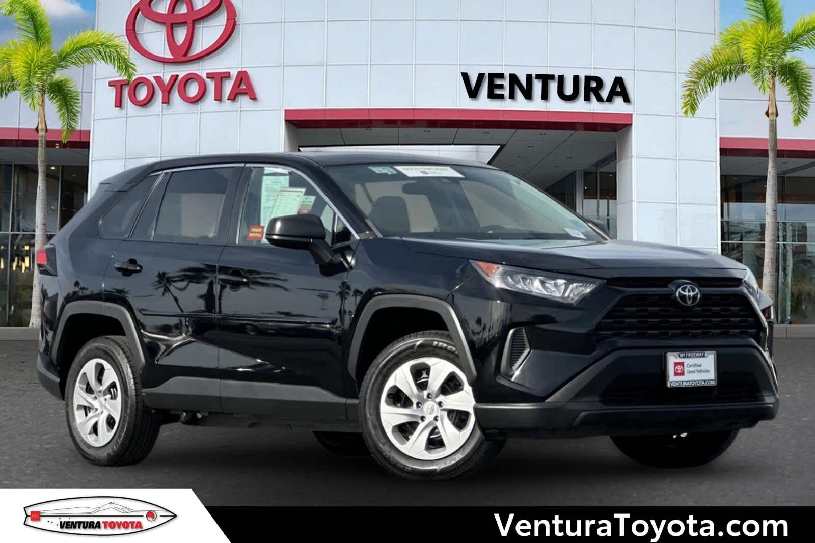 2022 Toyota RAV4 LE's photo