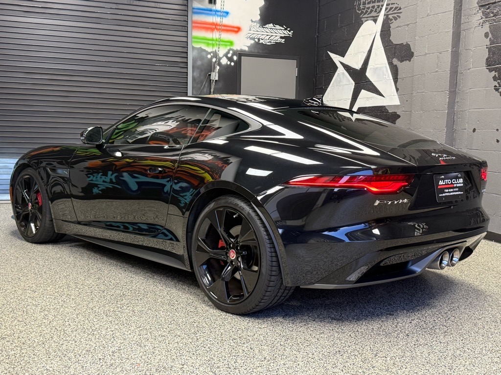 2021 Jaguar F-TYPE R-Dynamic photo 4