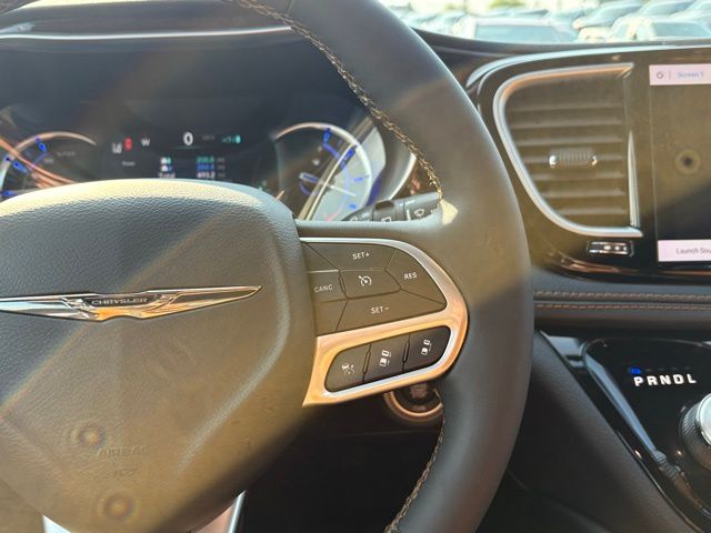 2023 Chrysler Pacifica Hybrid Pinnacle photo 36