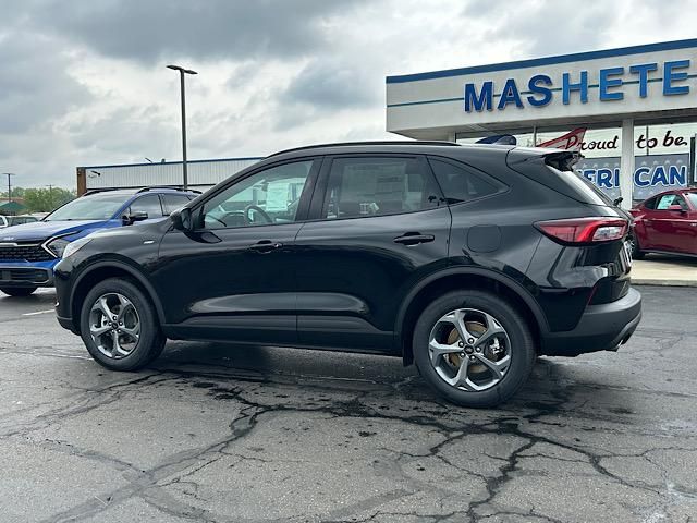 2025 Ford Escape ST-Line photo 4