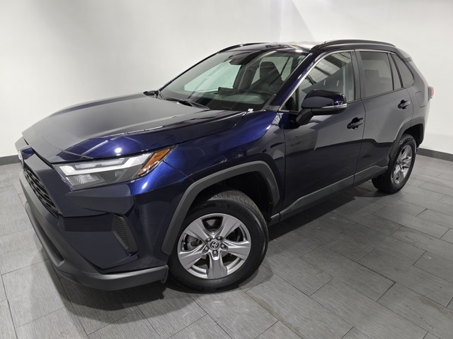 2024 Toyota RAV4 XLE's photo