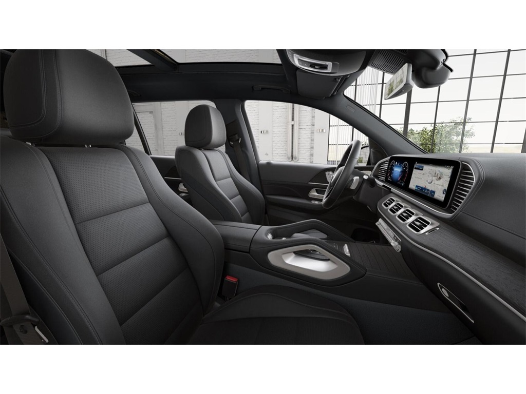 2026 Mercedes Benz GLS 450 4MATIC photo 4