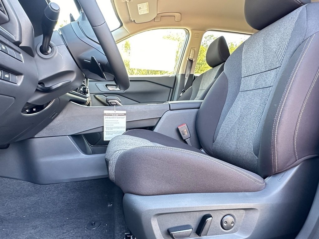 2026 Nissan Rogue SV photo 16