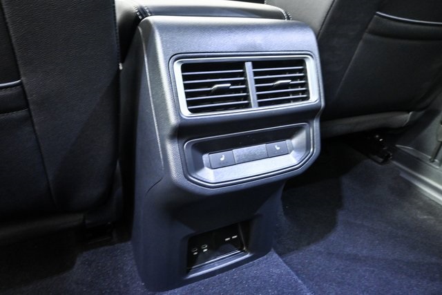 2025 Volkswagen Atlas Cross Sport SEL R-Line photo 19