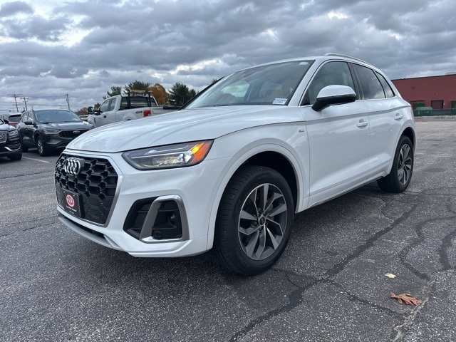 2024 Audi Q5 Premium Plus's photo