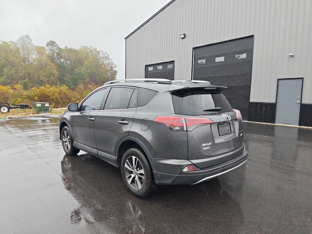 2017 Toyota RAV4 XLE photo 4