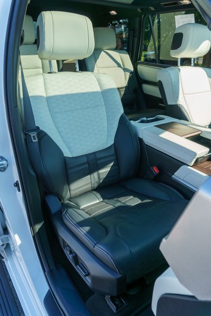 2023 Toyota Sequoia Capstone photo 7