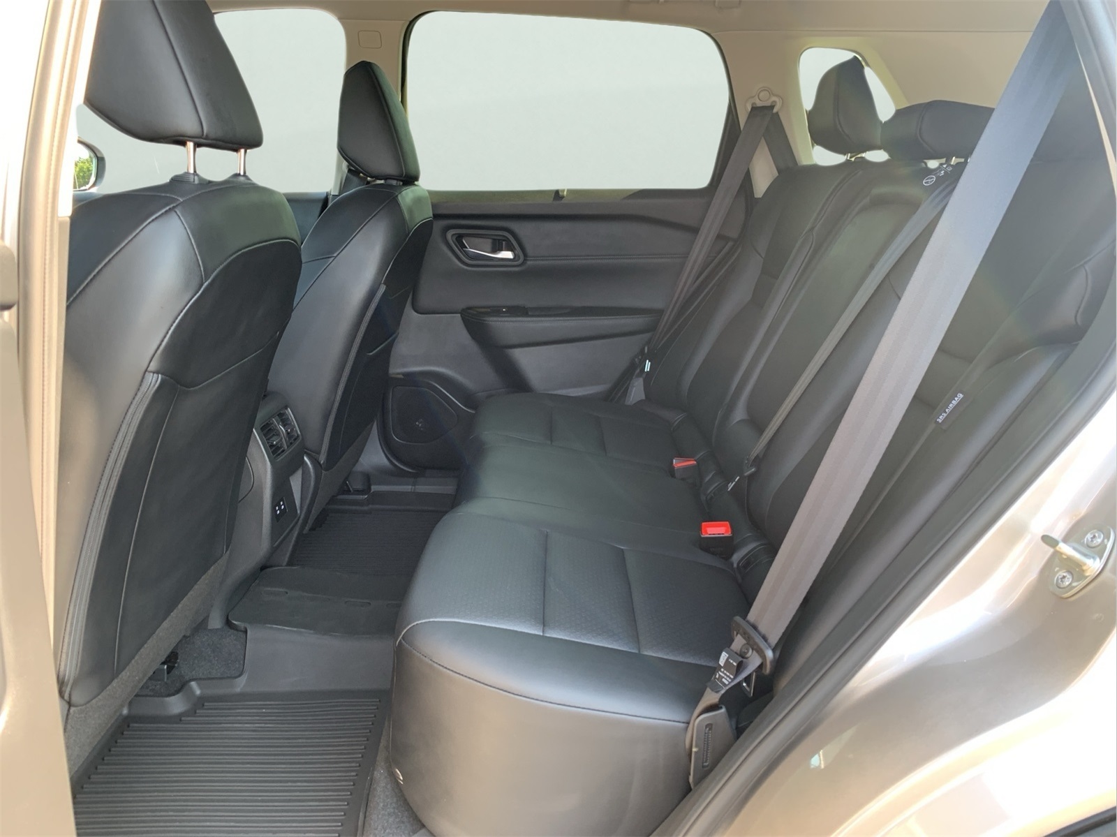 2026 Nissan Rogue SV photo 28