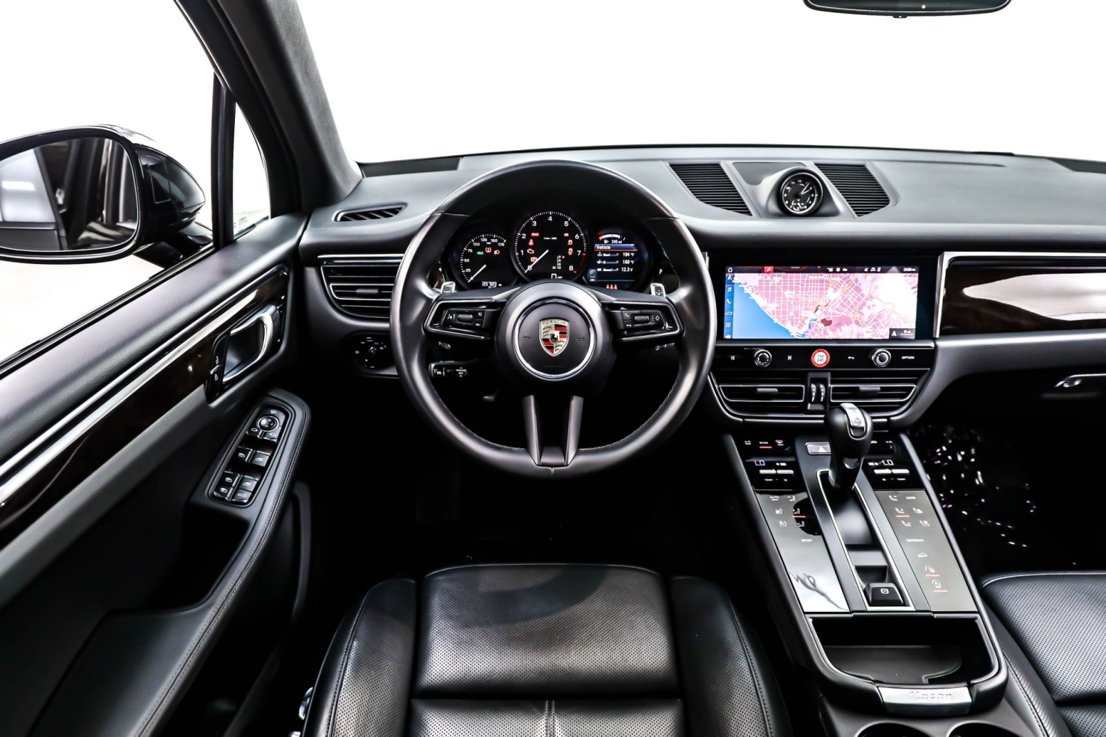 2023 Porsche Macan T photo 4