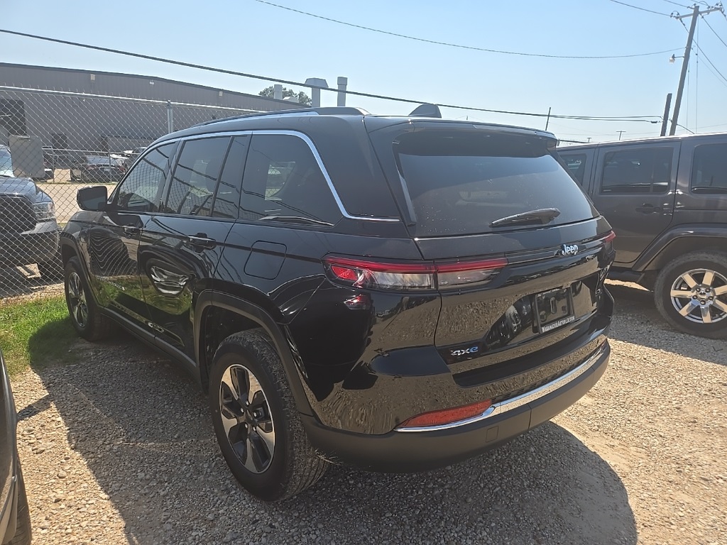 2022 Jeep Cherokee Limited 4xe photo 2