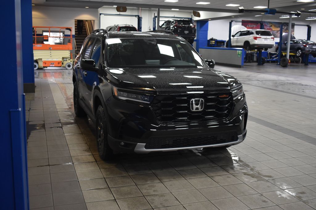 2025 Honda Pilot TrailSport photo 3
