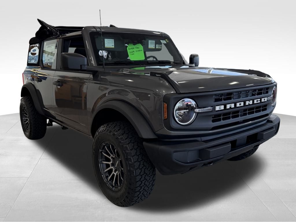 2025 Ford Bronco Base photo 4