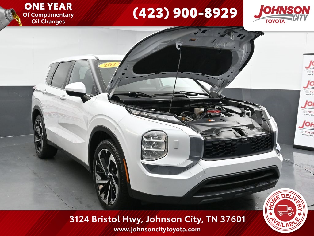 2022 Mitsubishi Outlander ES's photo