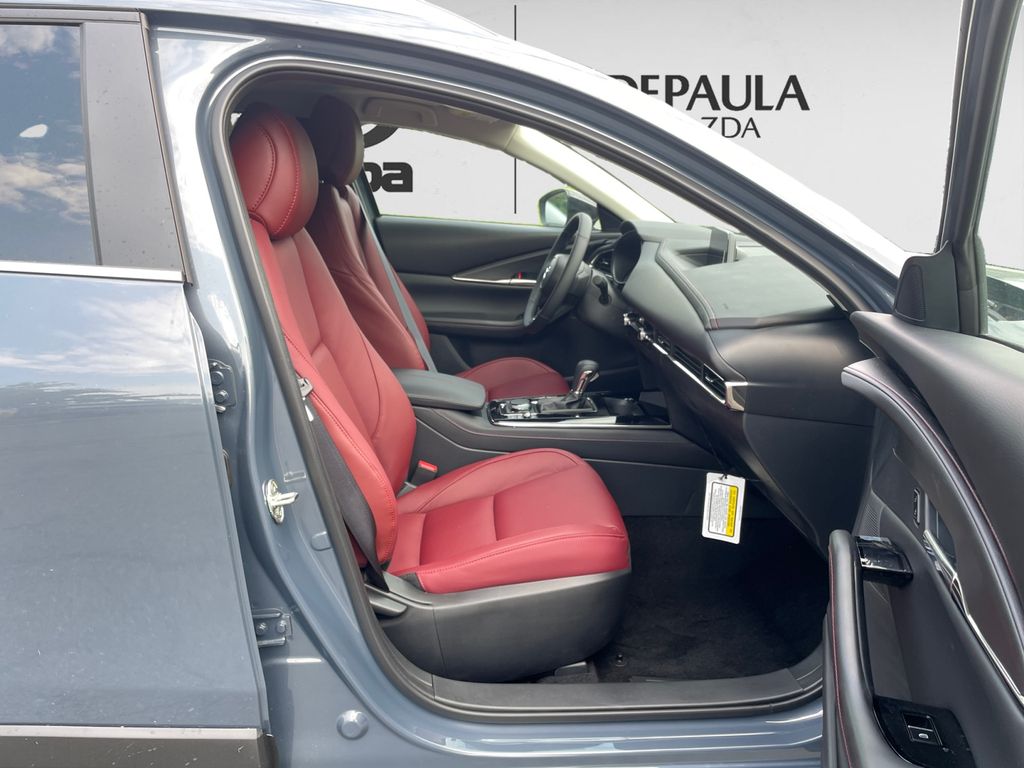 2025 Mazda CX-30 2.5 S Carbon photo 15
