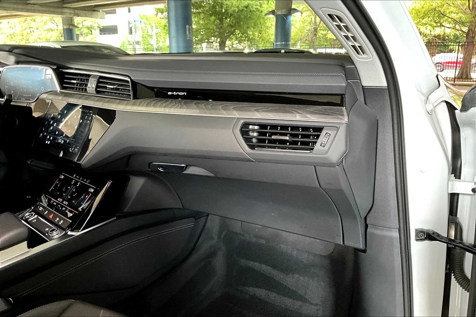 2024 Audi Q8 E-tron Premium photo 17