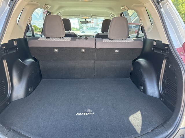 2015 Toyota RAV4 LE photo 17