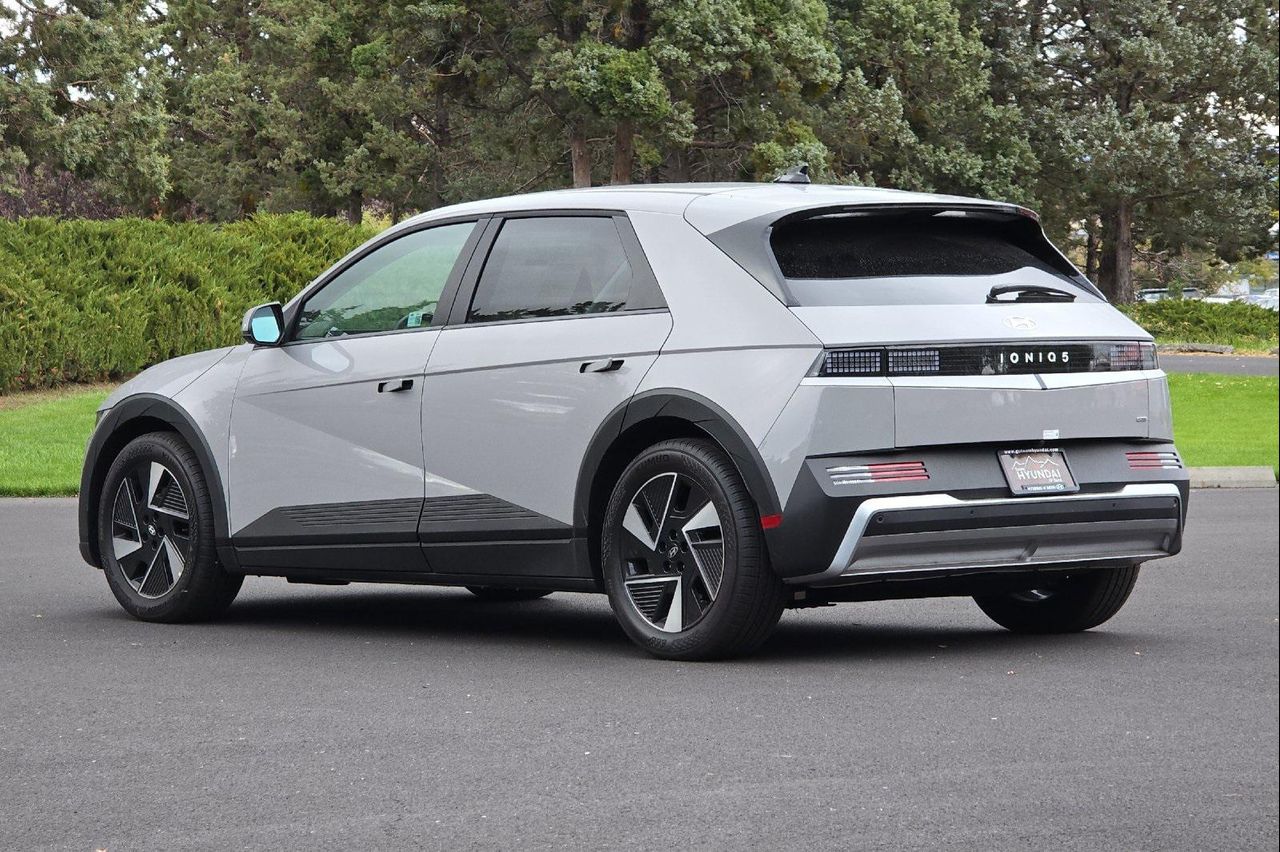 2025 Hyundai Ioniq 5 SE photo 4