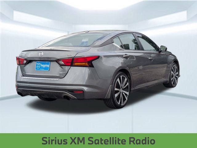 2022 Nissan Altima SR photo 3