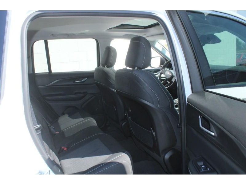 2024 Jeep Grand Cherokee Laredo X photo 11