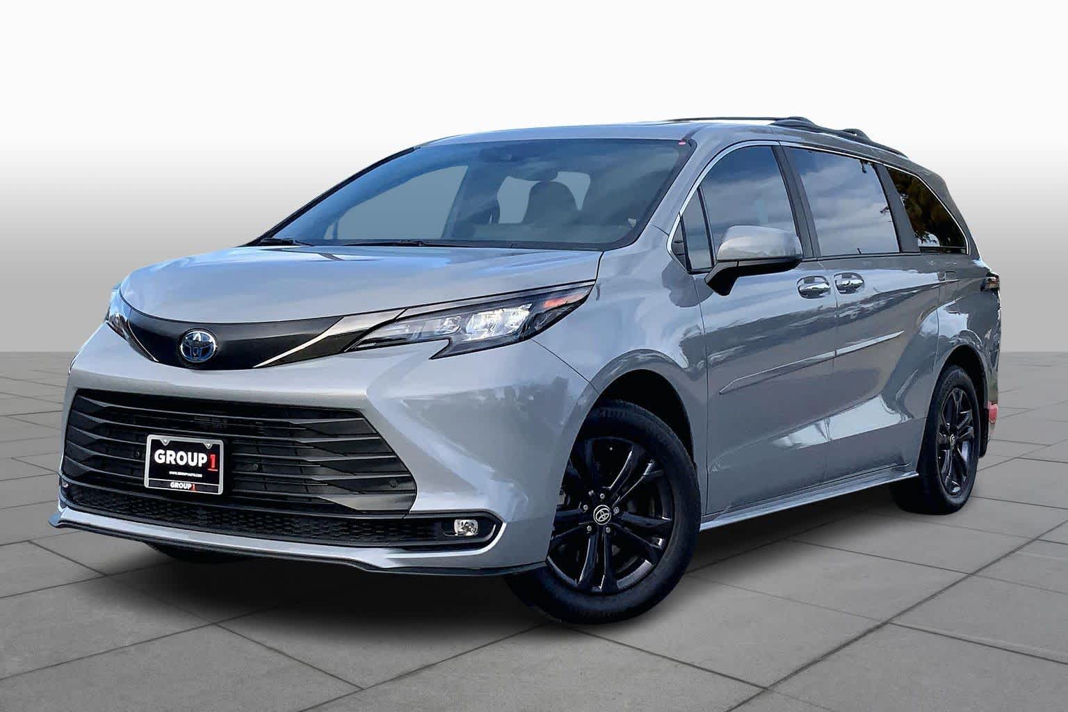 2024 Toyota Sienna Woodland Edition photo 2