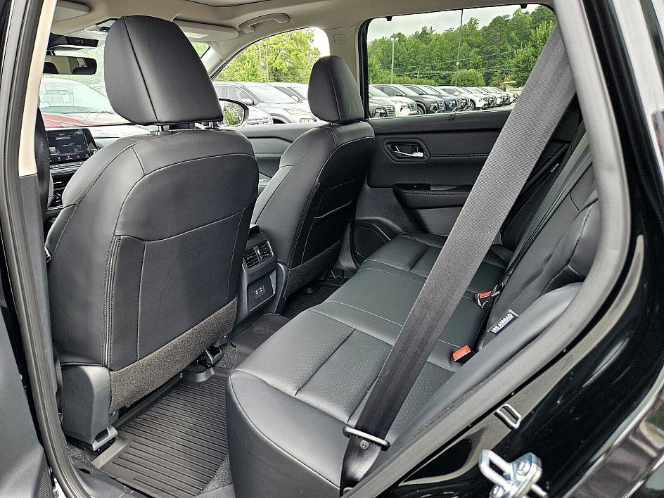 2026 Nissan Rogue SV photo 7