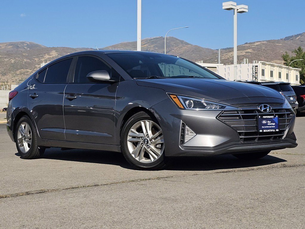 2019 Hyundai Elantra SEL photo 2