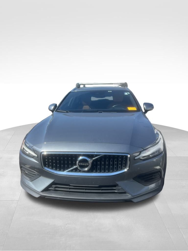 2020 Volvo V60 Cross Country T5 photo 3