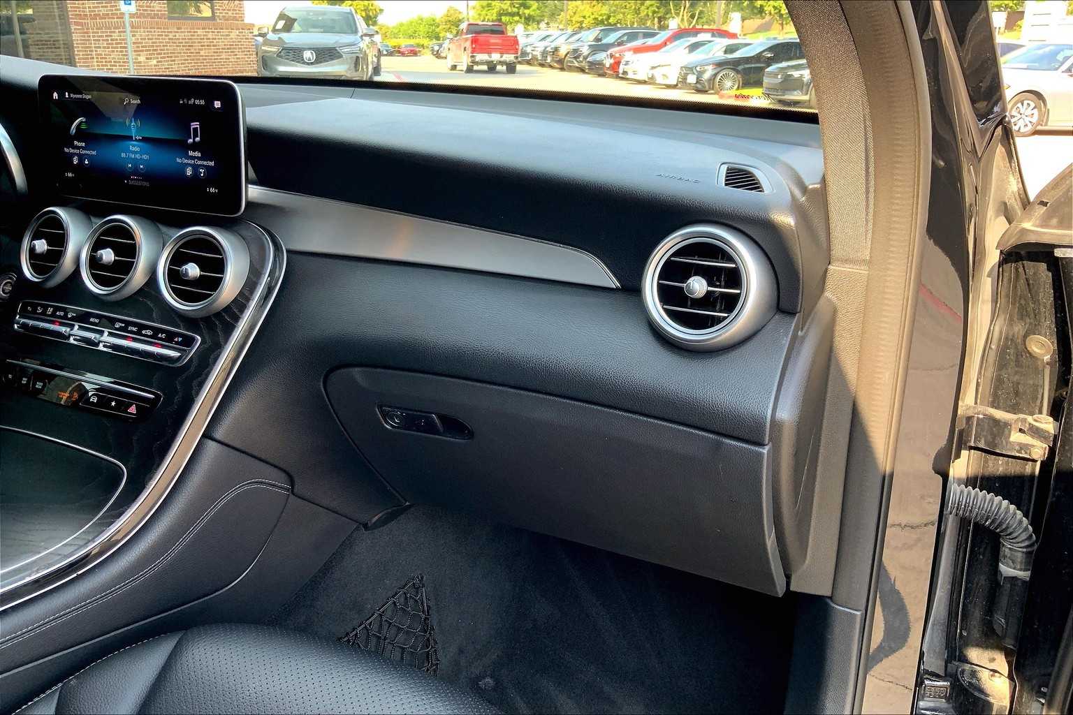 2020 Mercedes Benz GLC 300 photo 11