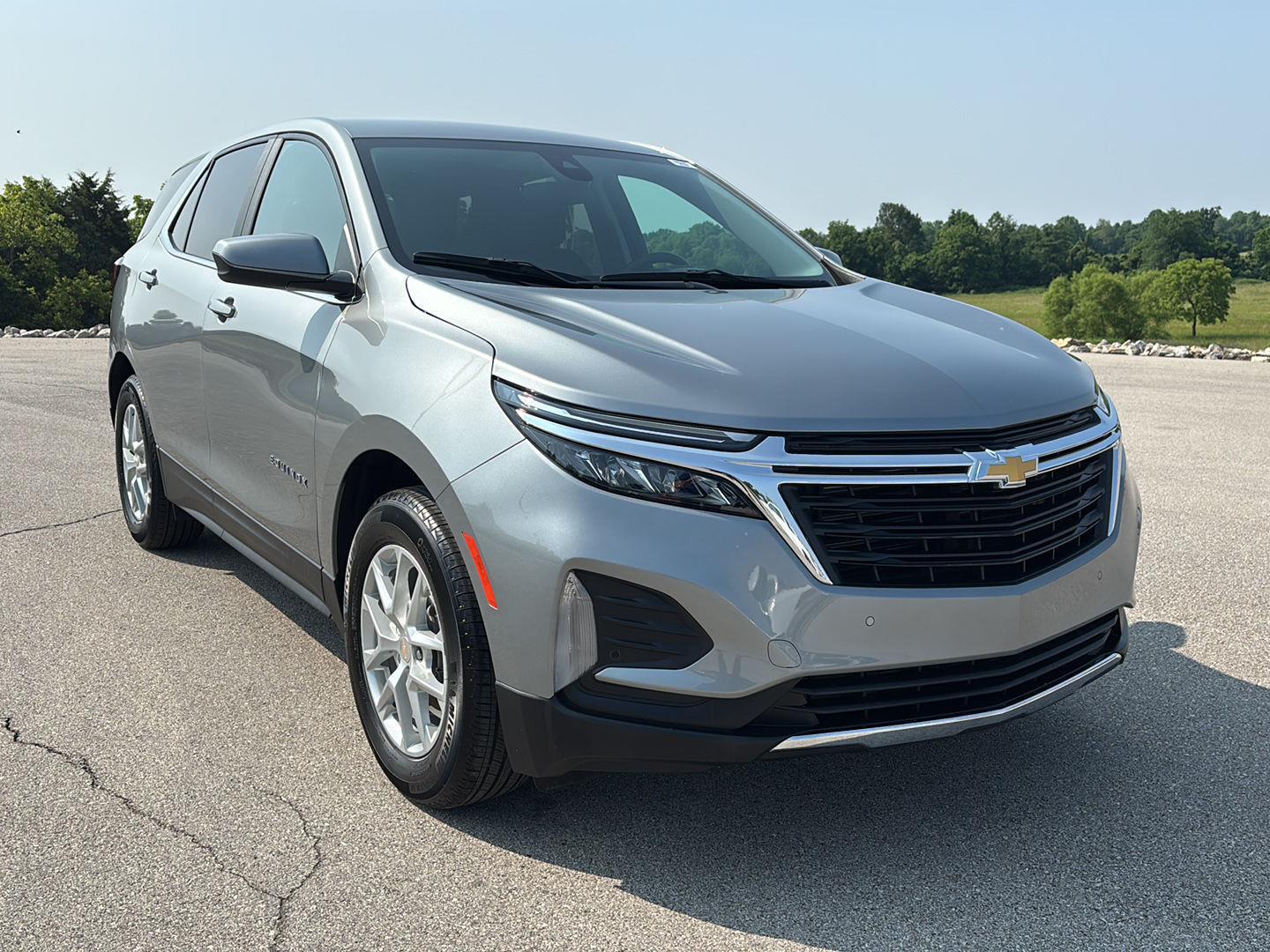 2023 Chevrolet Equinox LT photo 2