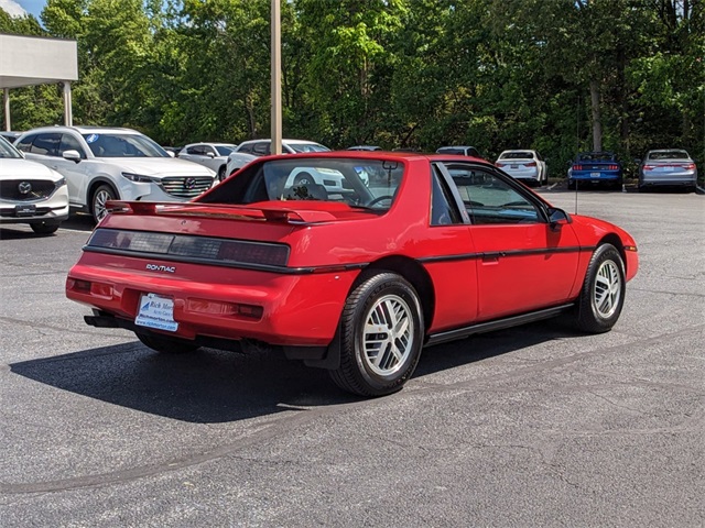1988 Pontiac Fiero photo 4