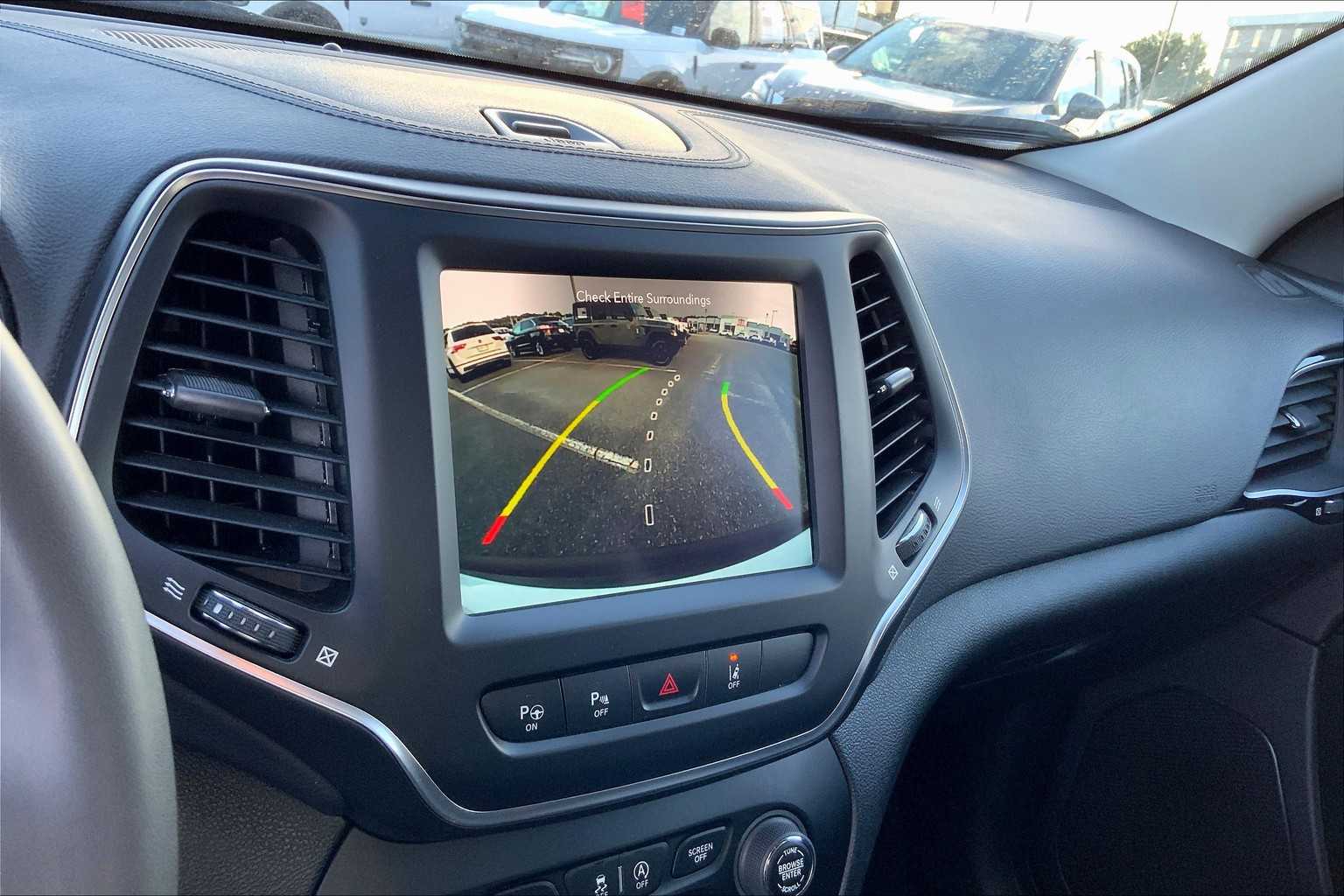 2023 Jeep Cherokee Altitude Lux photo 23