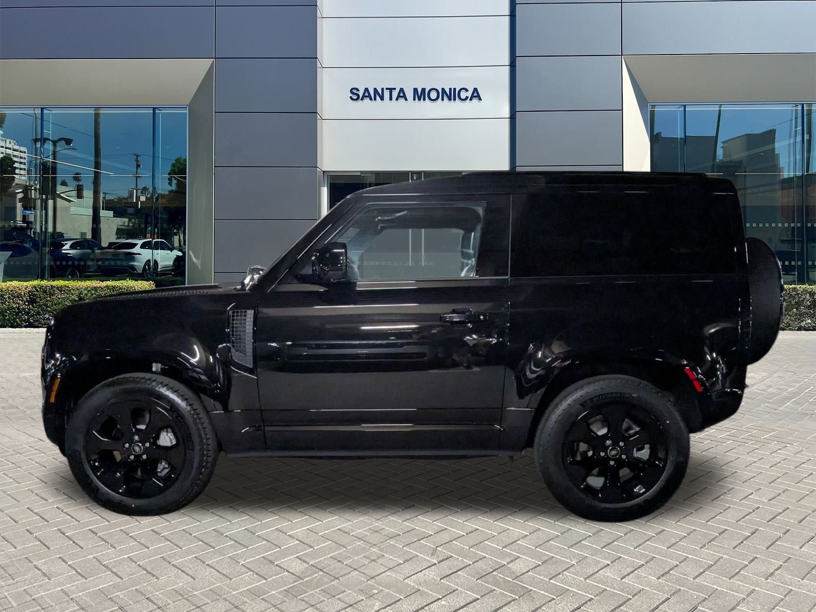 2025 Land Rover Defender 90 X-Dynamic SE photo 4