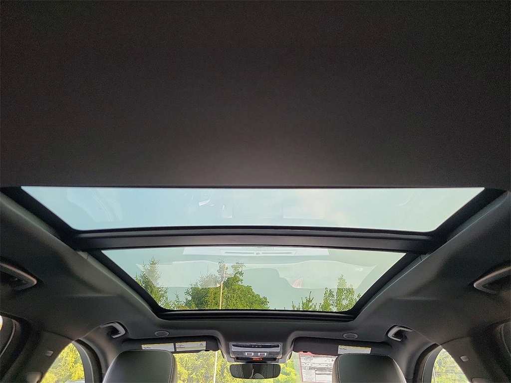 2025 Jaguar F-PACE P250 photo 8