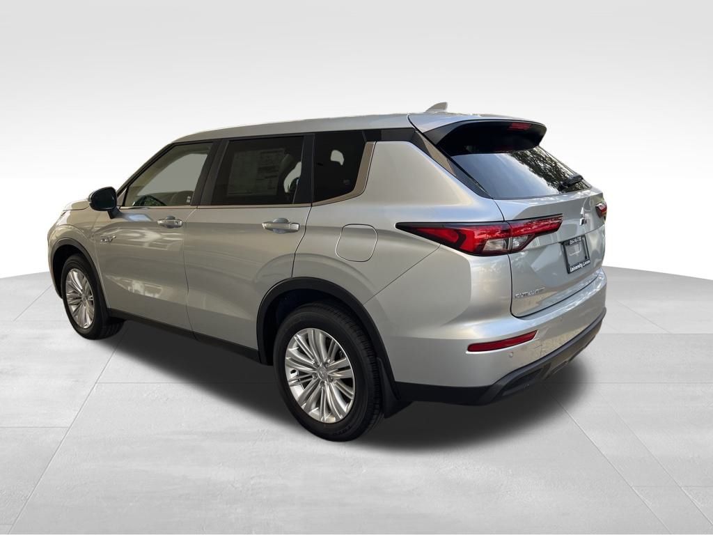 2025 Mitsubishi Outlander PHEV ES photo 4