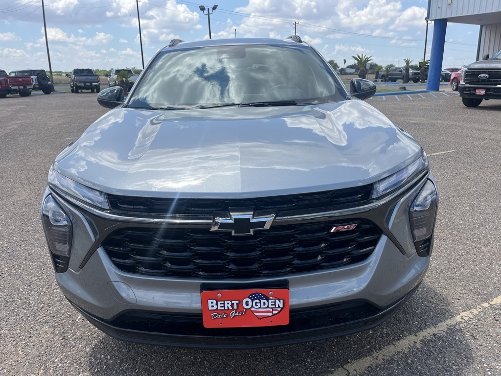 2024 Chevrolet Trax photo 2