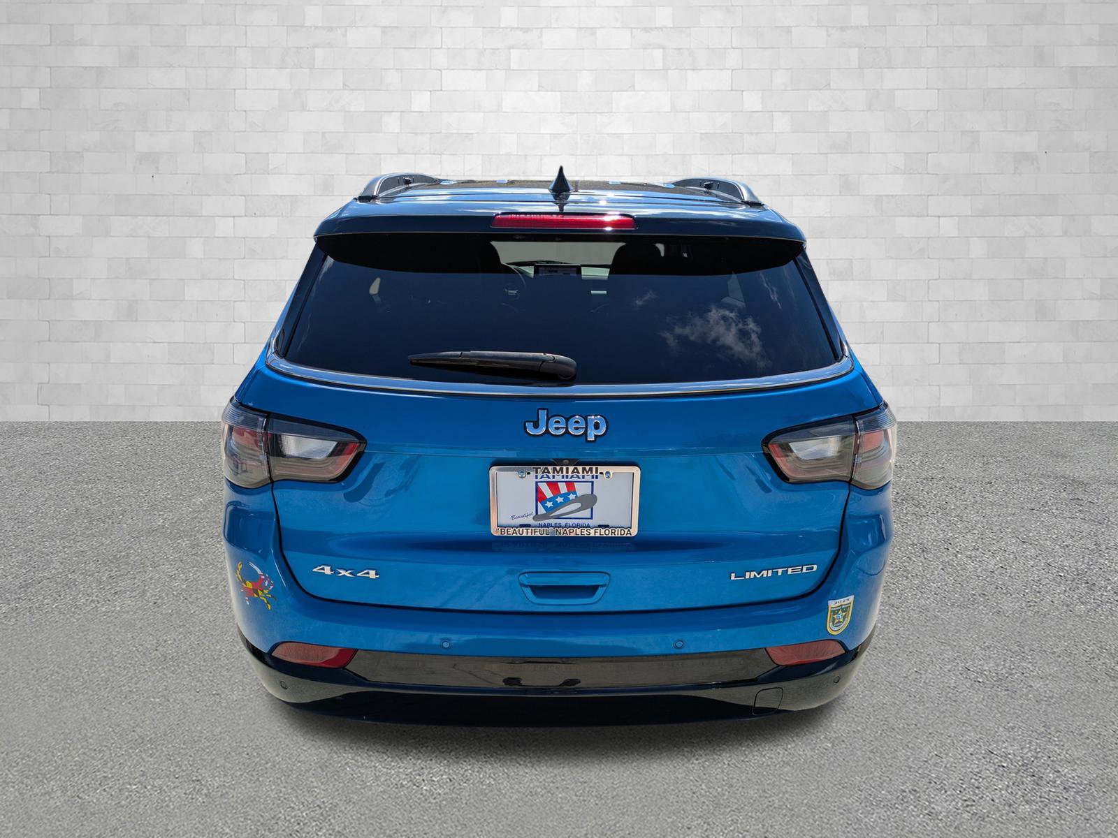 2023 Jeep Compass Limited photo 3