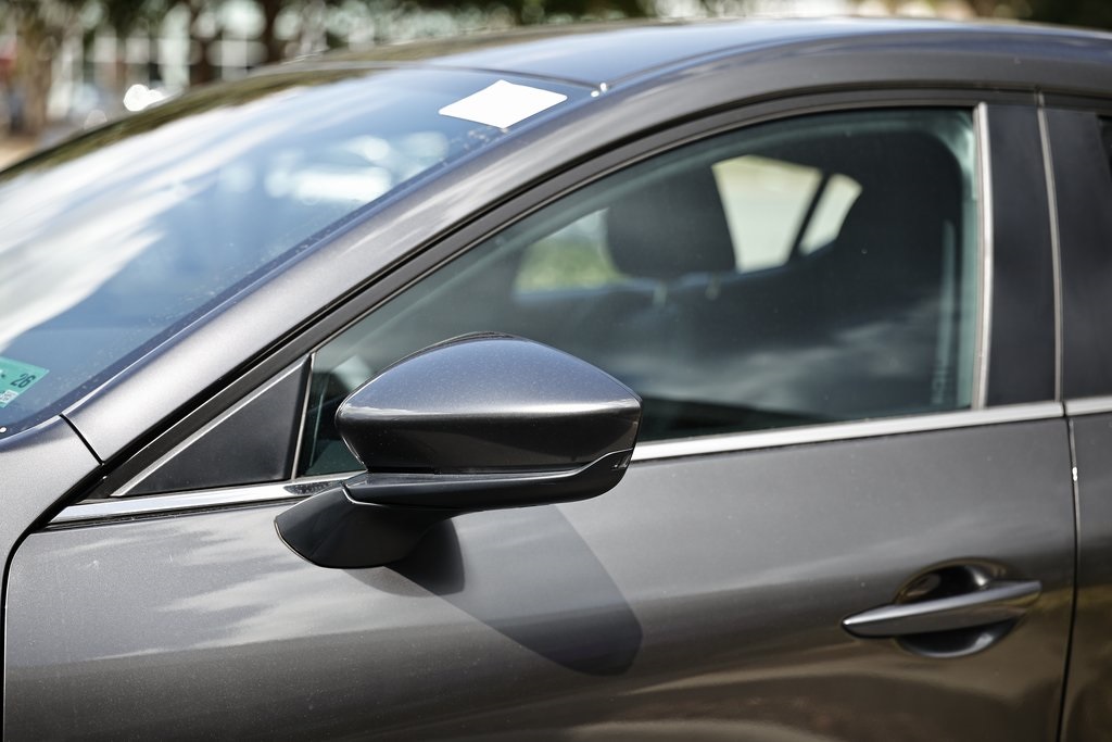2025 Mazda Mazda3 2.5 s Preferred Hatchback photo 9