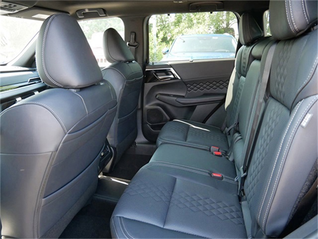 2025 Mitsubishi Outlander PHEV SEL Black Edition photo 3