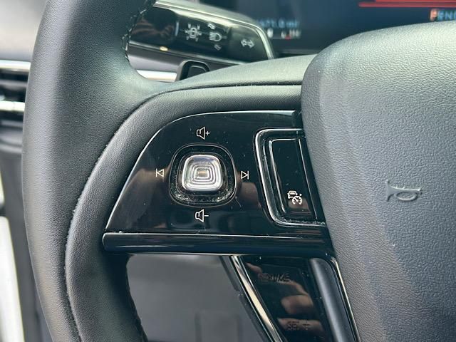 2023 Lincoln Corsair Standard photo 21