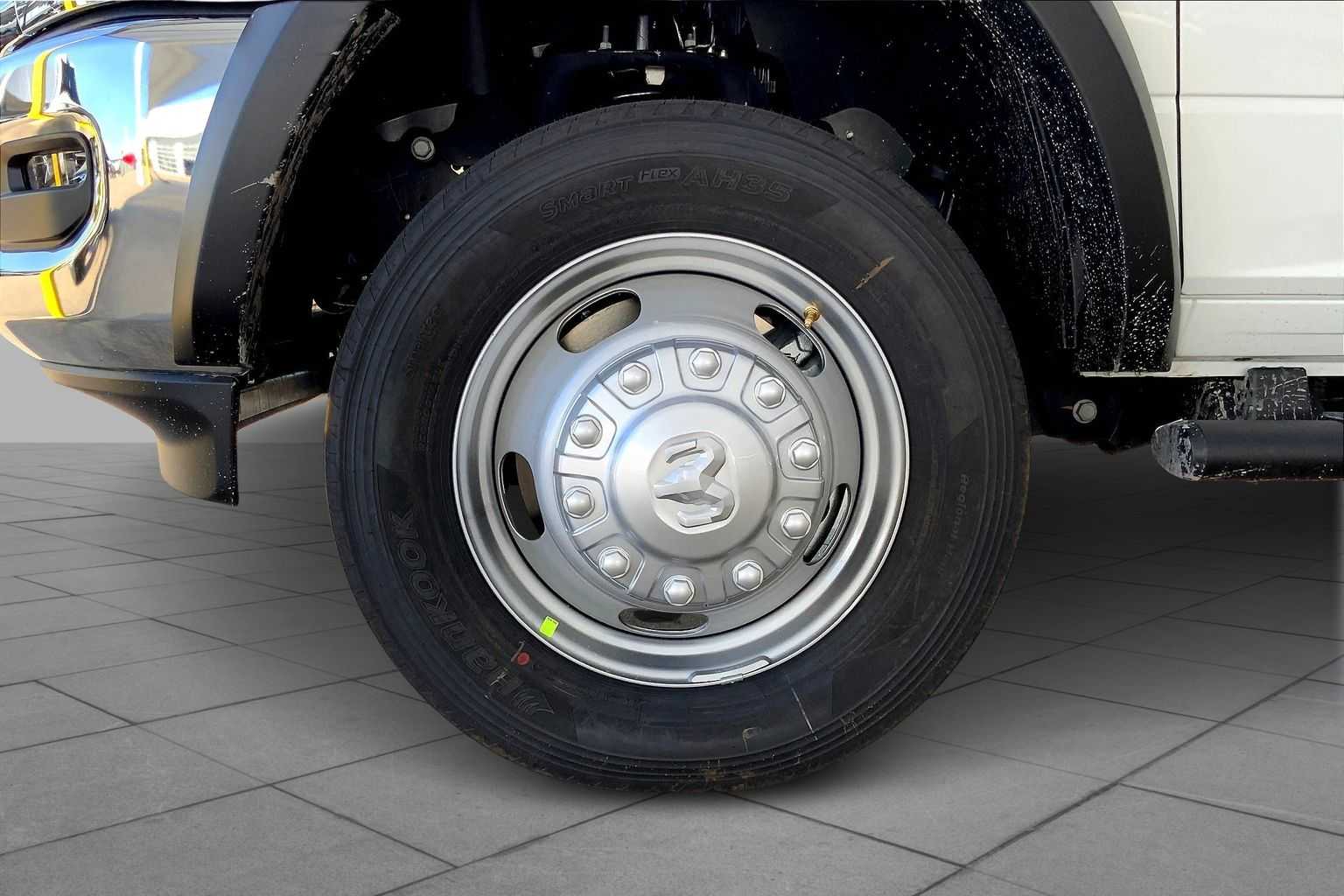 2026 Ram 5500 Tradesman photo 12