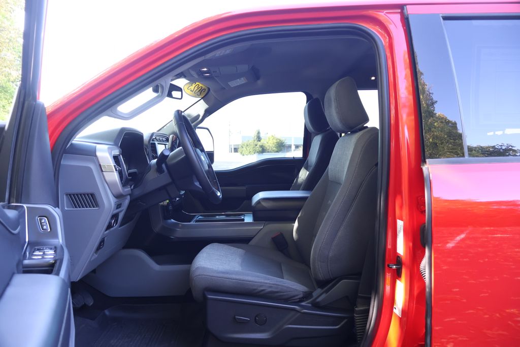 2023 Ford F-150 XLT photo 32