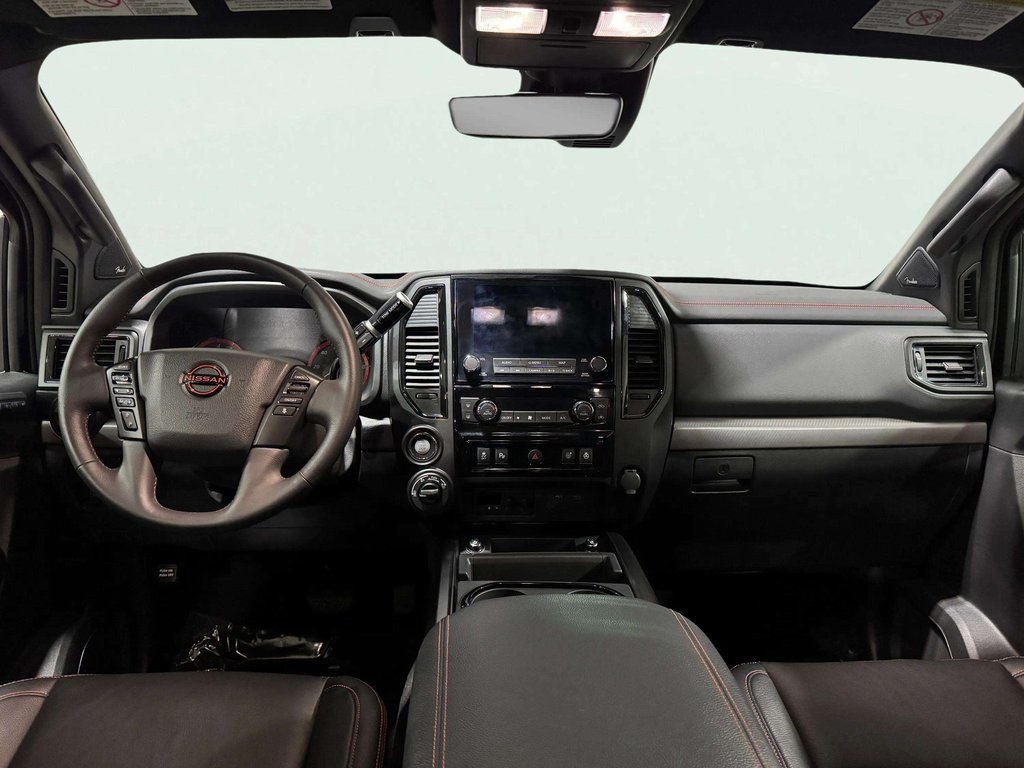 2024 Nissan Titan Crew Cab photo 10