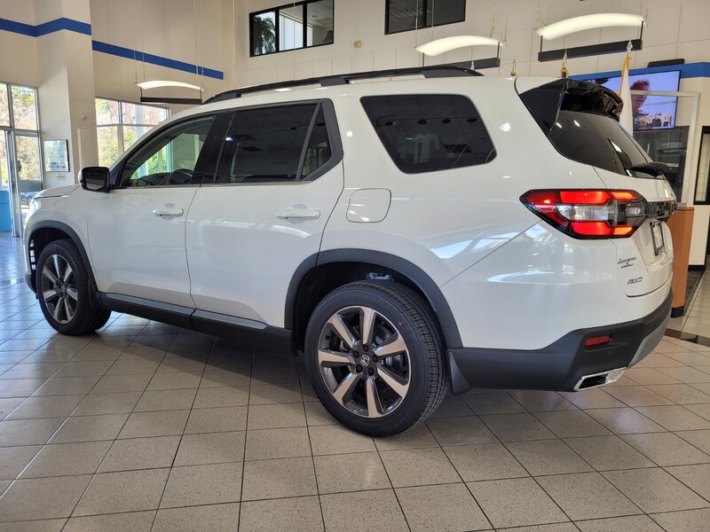 2025 Honda Pilot Touring photo 4
