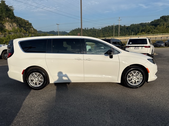 2026 Chrysler Voyager LX photo 2