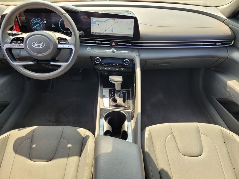 2024 Hyundai Elantra SEL photo 8