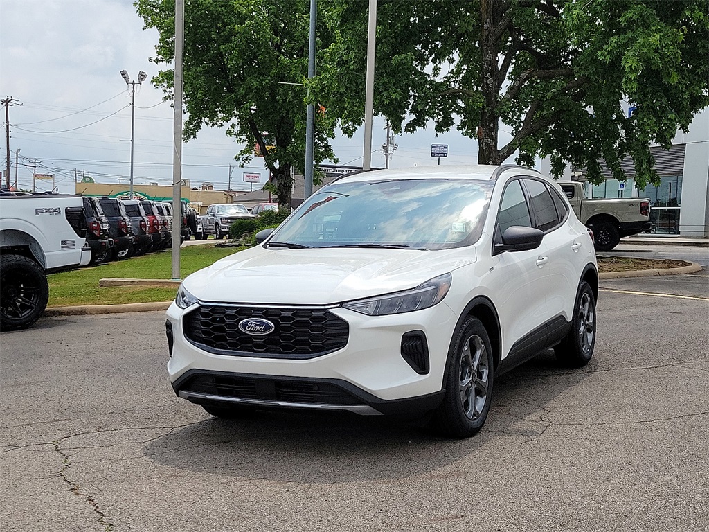 2025 Ford Escape ST-Line photo 2