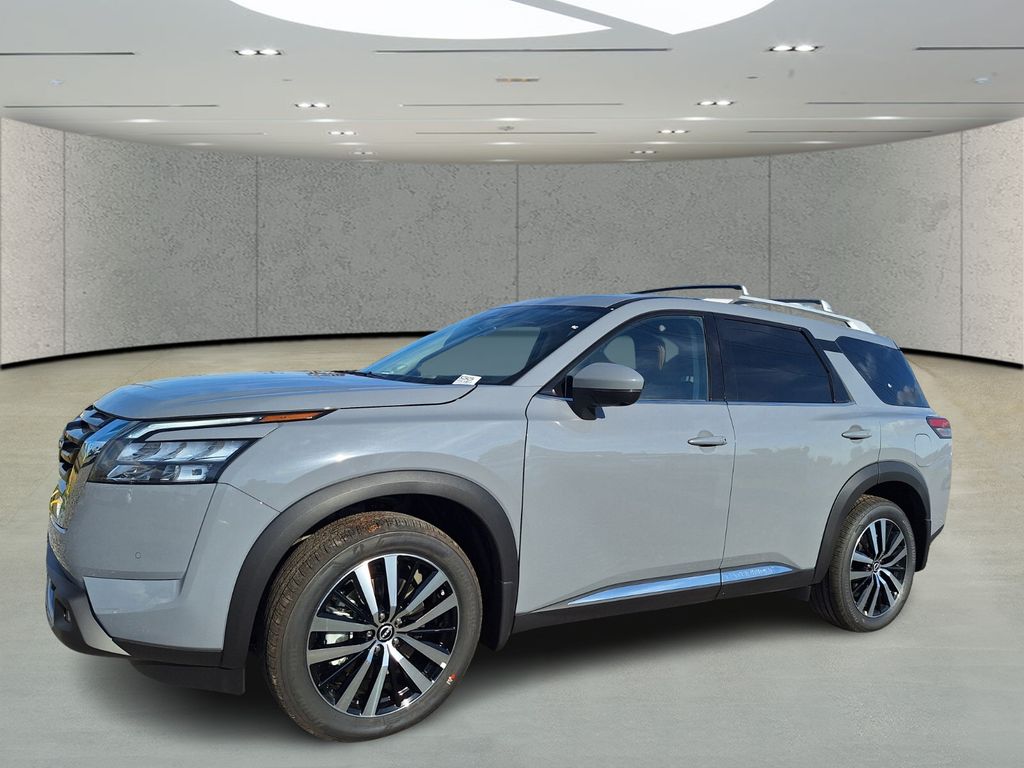 2025 Nissan Pathfinder Platinum's photo