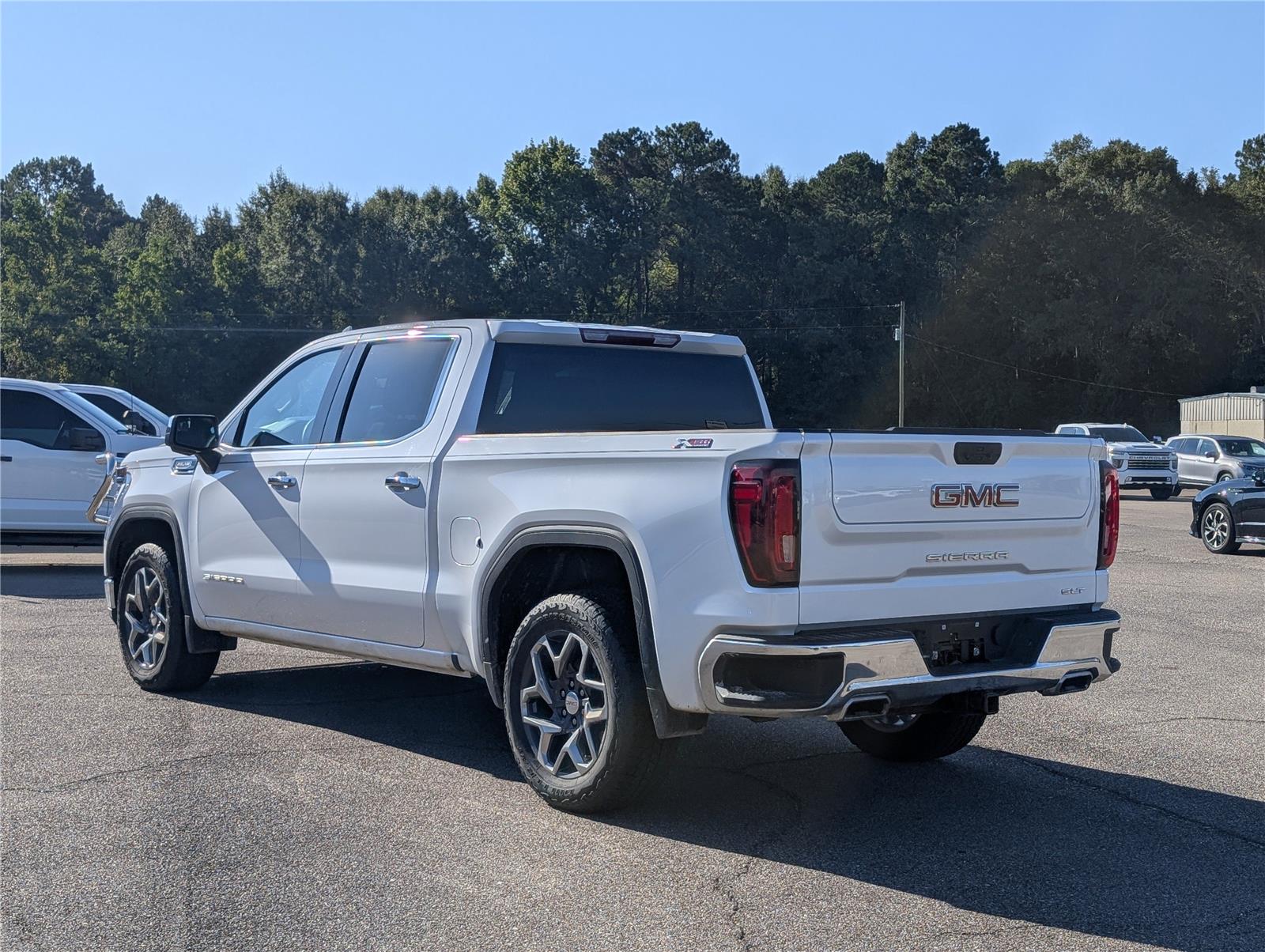 2024 Gmc Sierra 1500 SLT photo 3