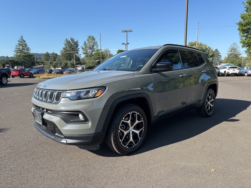 2024 Jeep Compass Latitude photo 2